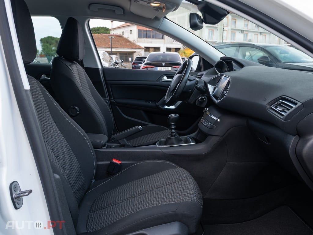 Peugeot 308 1.5 BlueHDi Business Line