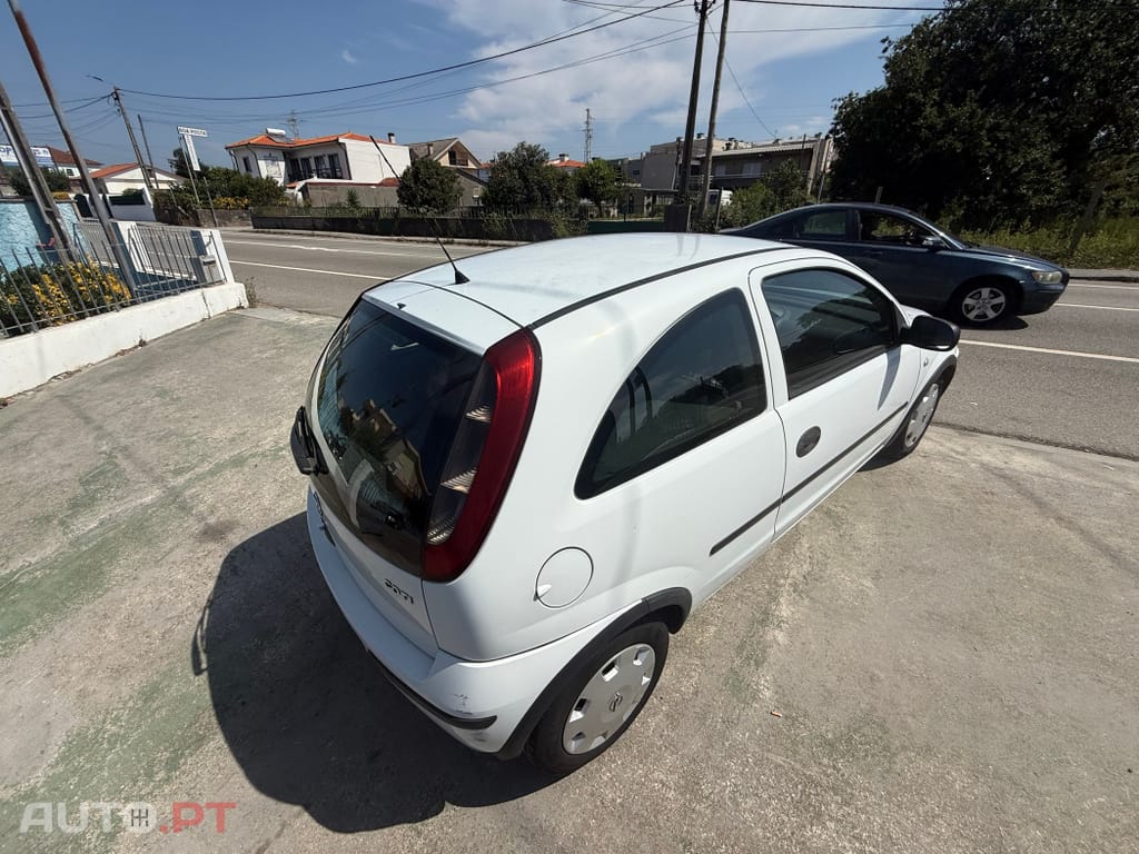 Opel Corsa 1.3 CDTi — fotografia 10
