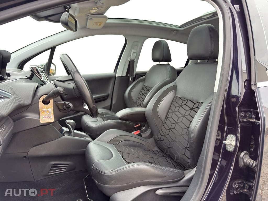 Peugeot 208 PureTech 110 Stop & Start EAT6 Signature