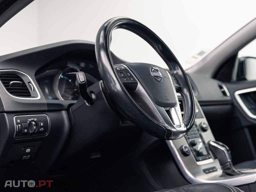Volvo V60 2.4 D6 Momentum AWD Phev