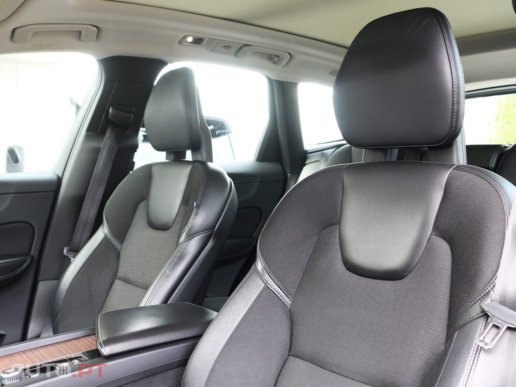 Volvo XC60 2.0 T8 PHEV Momentum AWD