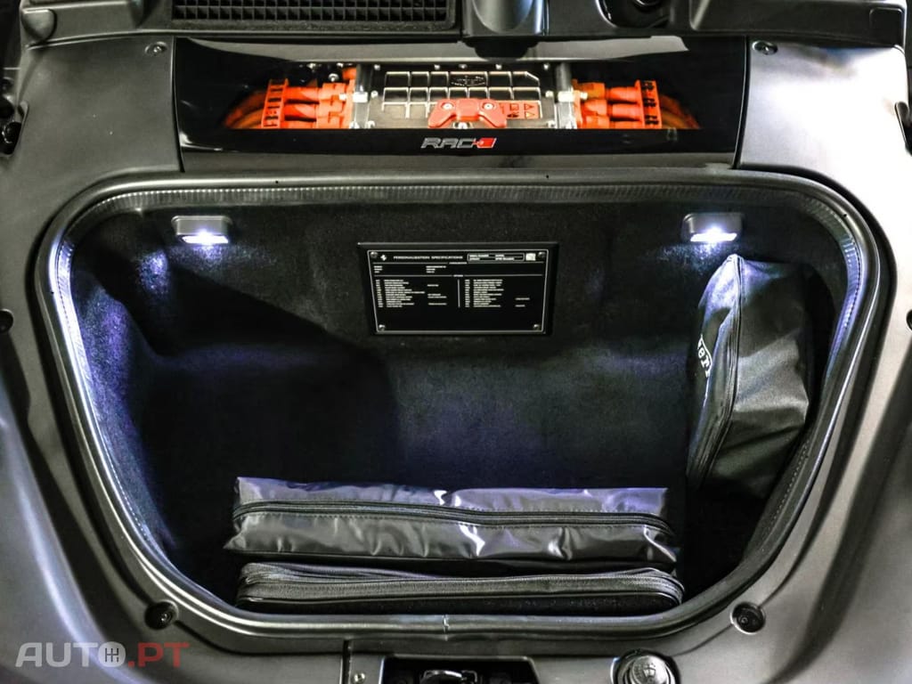 Ferrari SF90 Stradale I.V.A DEDUTIVEL