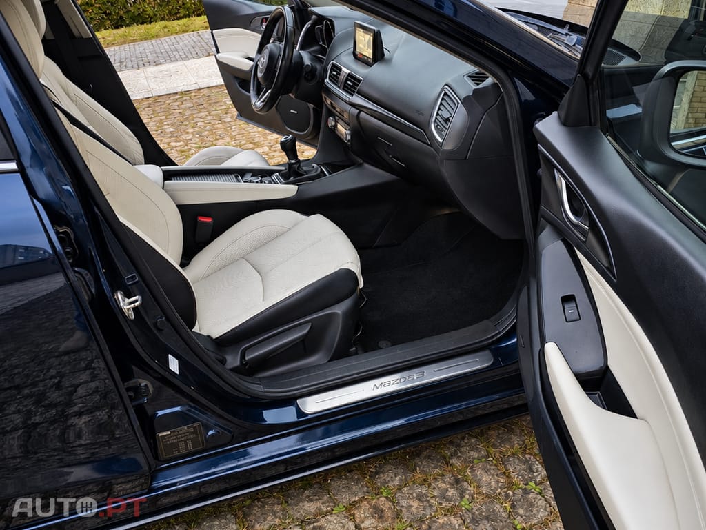 Mazda 3 1.5 D Excellence — Pack Leather + Technology