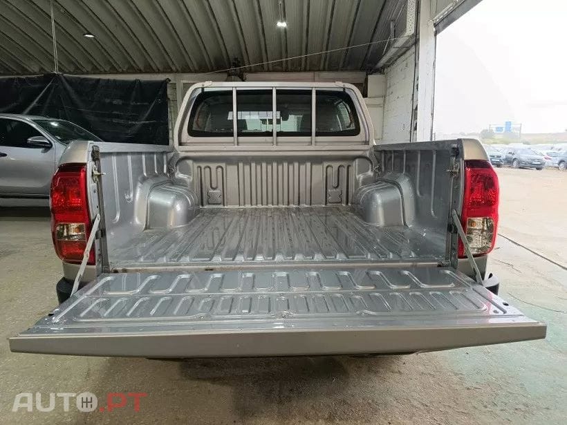 Toyota Hilux 2.4 D-4D 4WD Tracker