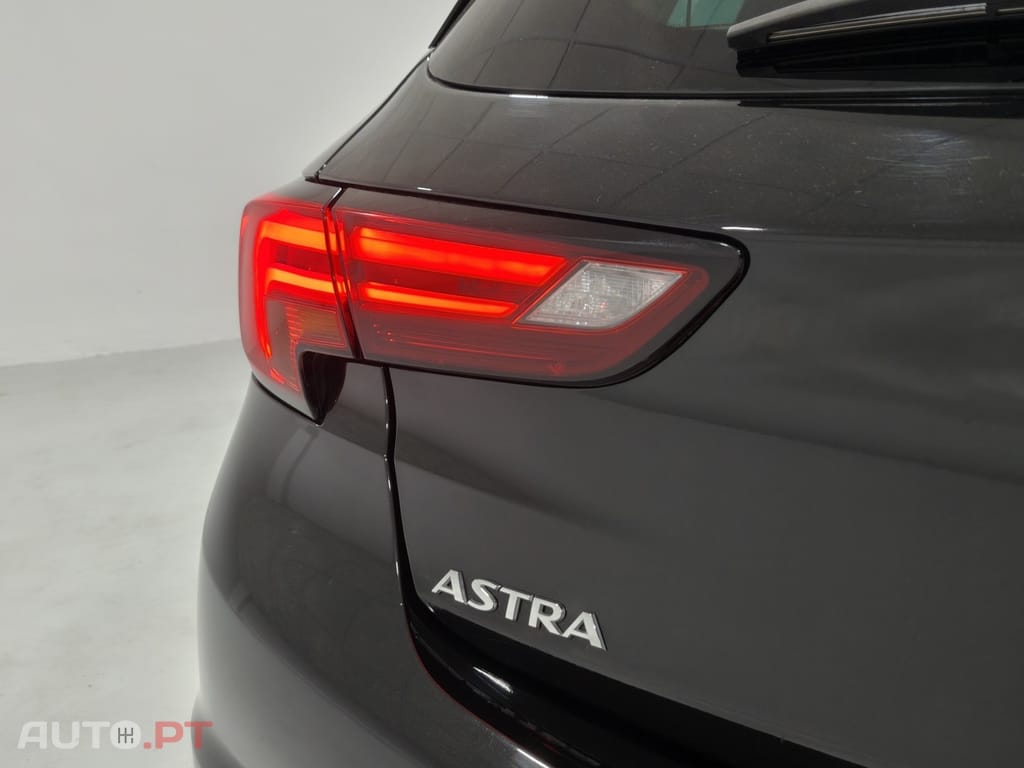 Opel Astra 1.2 T Design & Tech S/S