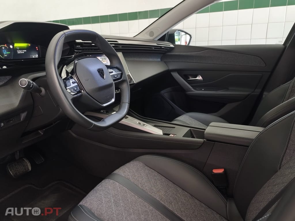 Peugeot 408 1.6 Hybrid Allure e-EAT8