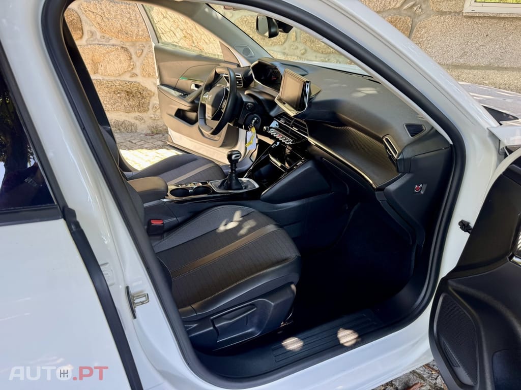 Peugeot 2008 1.5 BlueHDi Allure Pack