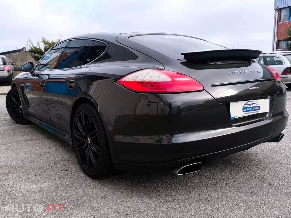 Porsche Panamera 4 Platinum Edition PDK