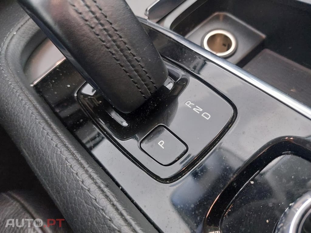 Volvo XC90 2.0 T8 PHEV Momentum Plus AWD