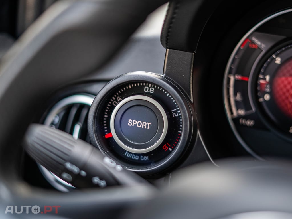 Abarth 595C 1.4 T-Jet Scorpioneoro