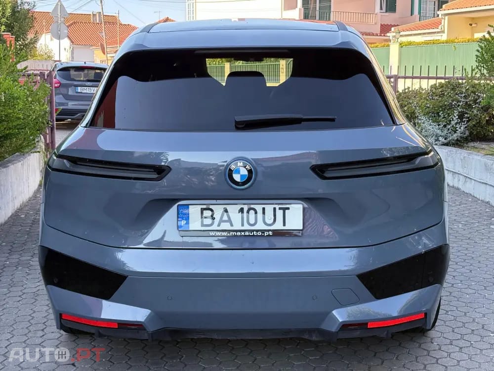 BMW iX xDrive 50 Pack Desportivo