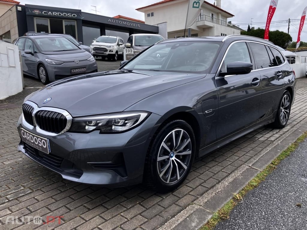 BMW 330 e Touring Auto