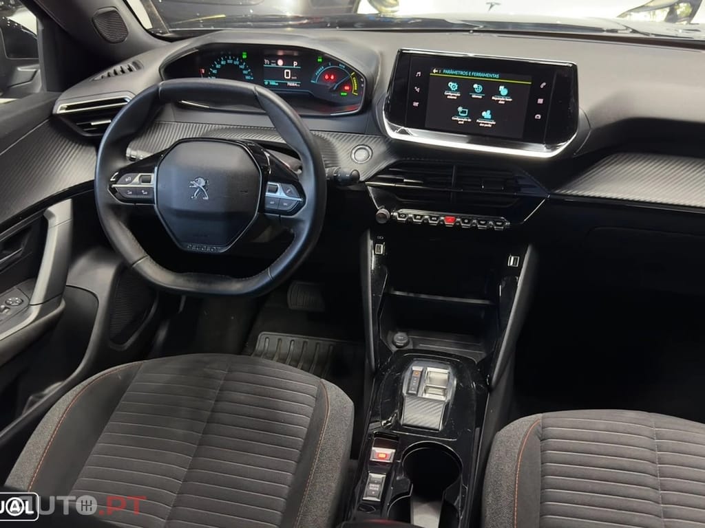 Peugeot E-2008 Active