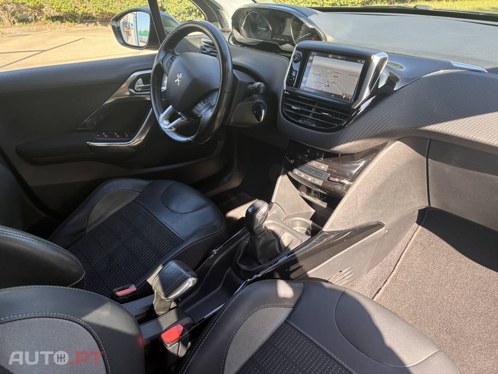Peugeot 2008 1.2 PureTech Allure