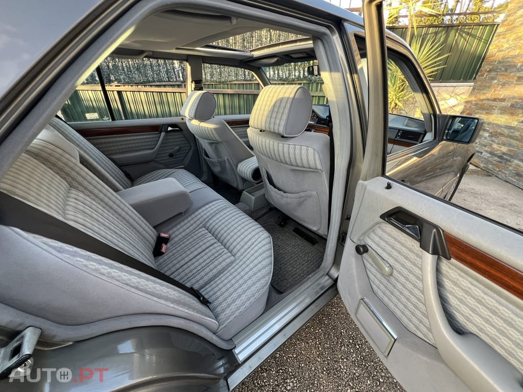 Mercedes-Benz W124 300 D