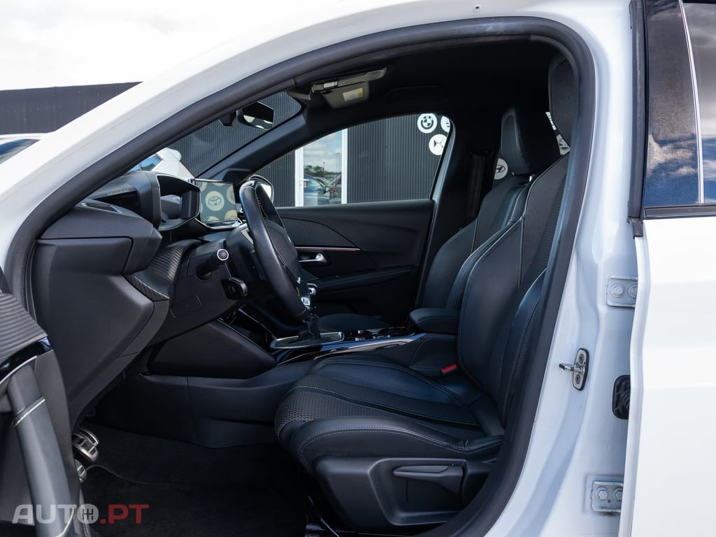 Peugeot 208 1.5 BlueHDi GT — fotografia 14