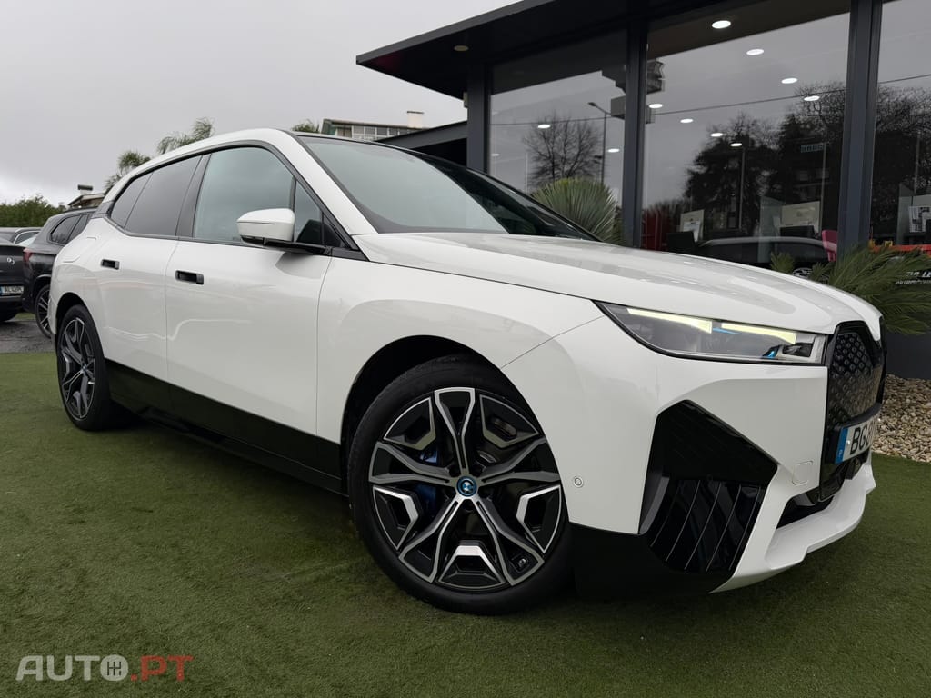 BMW iX xDrive 40 Pack Desportivo