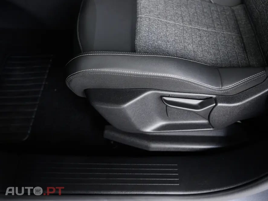 Peugeot 3008 1.2 Hybrid Allure e-DCS6