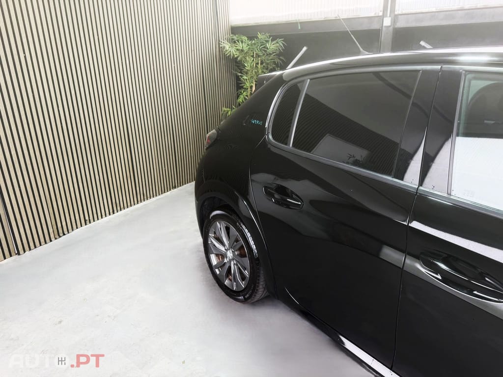 Peugeot E-208 Style
