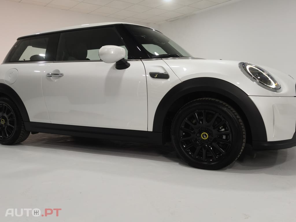 MINI Cooper Cooper SE Premium Essential