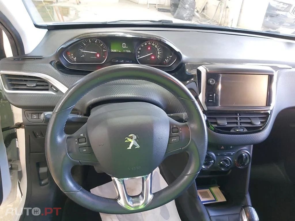 Peugeot 208 1.2 PureTech Signature