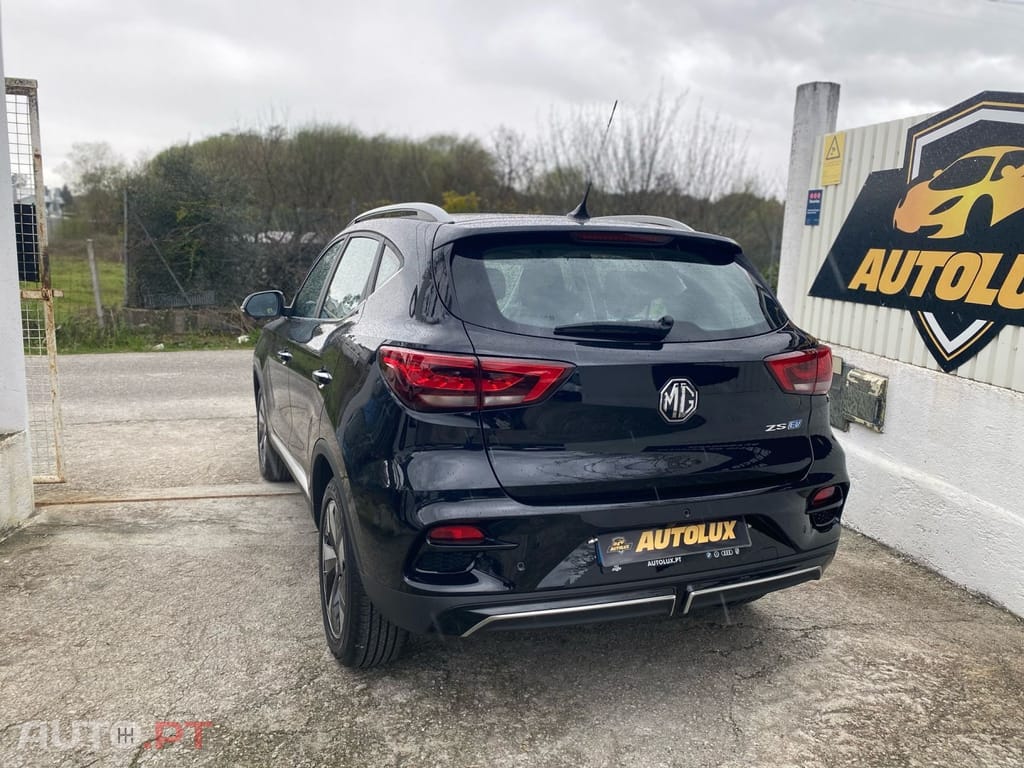 MG ZS EV 72.6 kWh Luxury OBC 11 kW