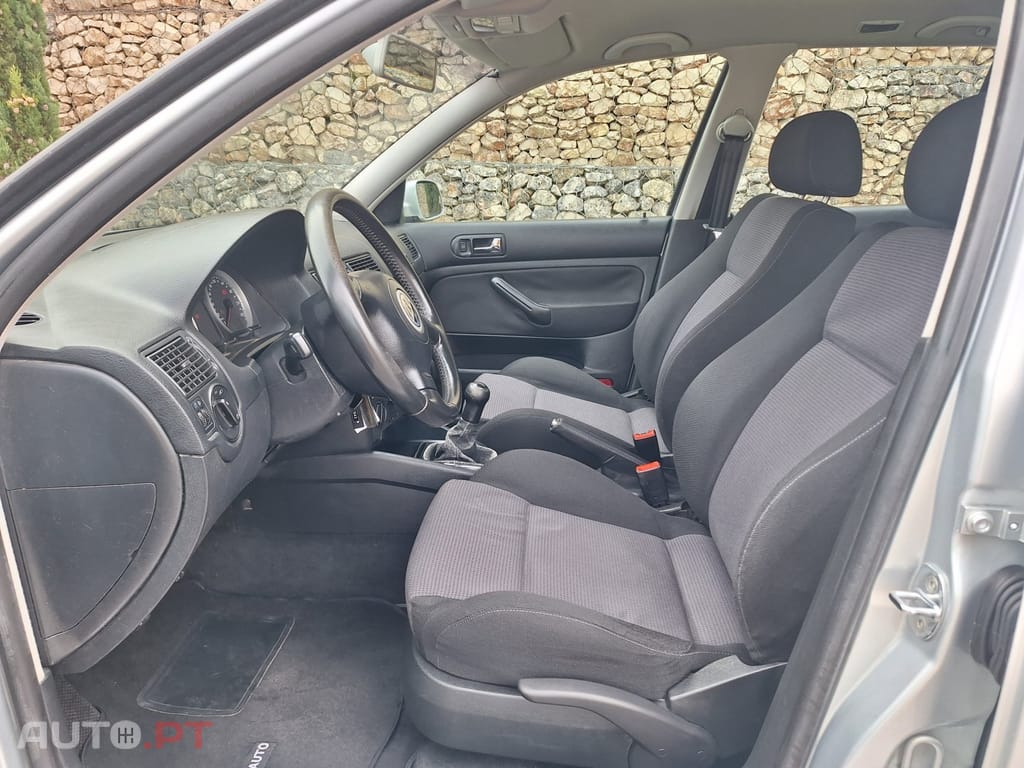Volkswagen Golf 1.4i Confortline JE+AC