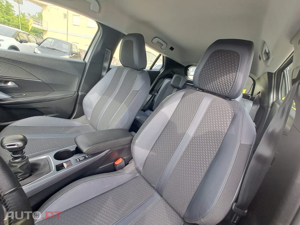 Peugeot 2008 1.2 PureTech Allure