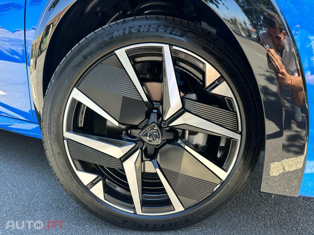Peugeot E-208 51 kWh GT