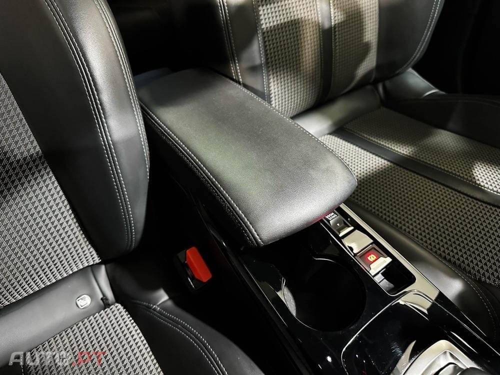 Peugeot E-2008 50 kWh GT Pack
