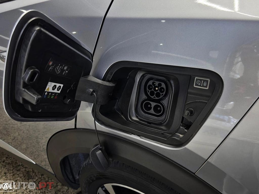 Peugeot E-2008 50 kWh Allure Pack