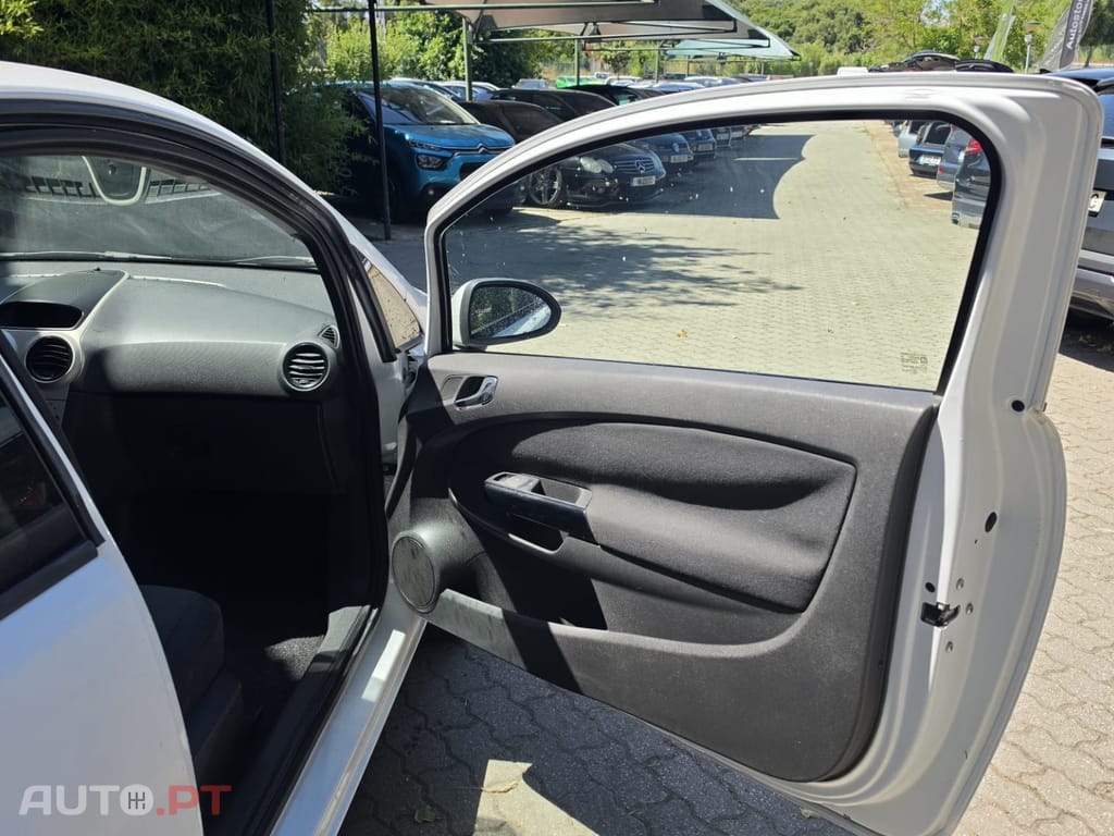 Opel Corsa 1.3 CDTi Van — fotografia 10