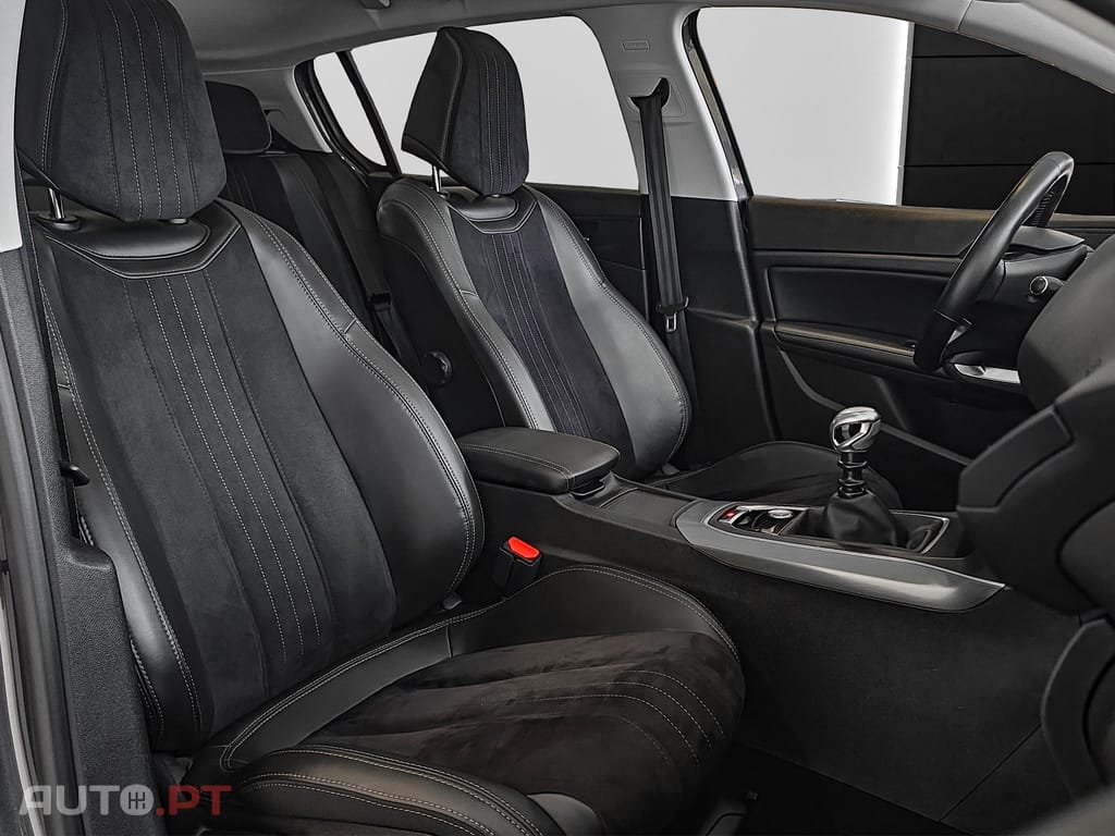 Peugeot 308 1.2 PureTech Allure Faróis Full LED