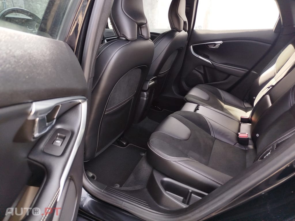 Volvo V40 2.0 D4 R-Design