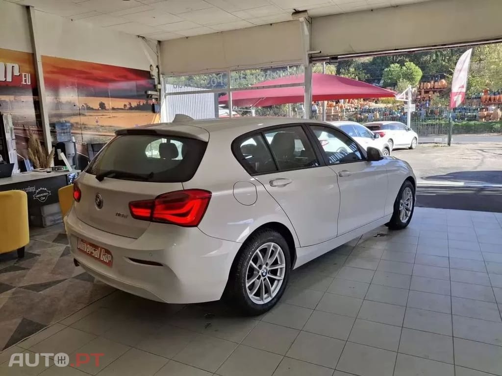 BMW 116 d Line Luxury Auto foto 3
