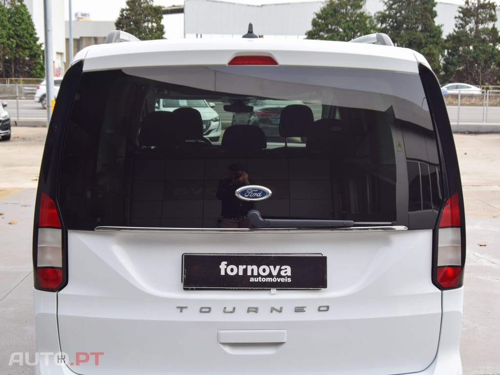 Ford Tourneo 2.0 TDCi Titanium