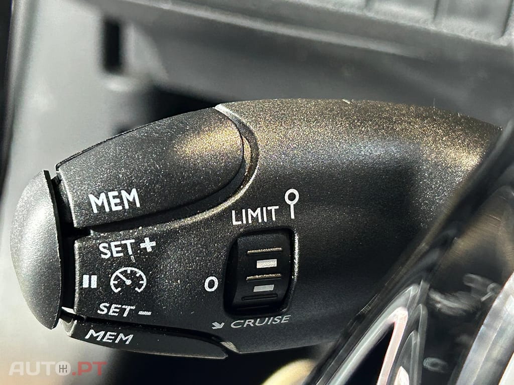 Peugeot 2008 1.2 PureTech Allure