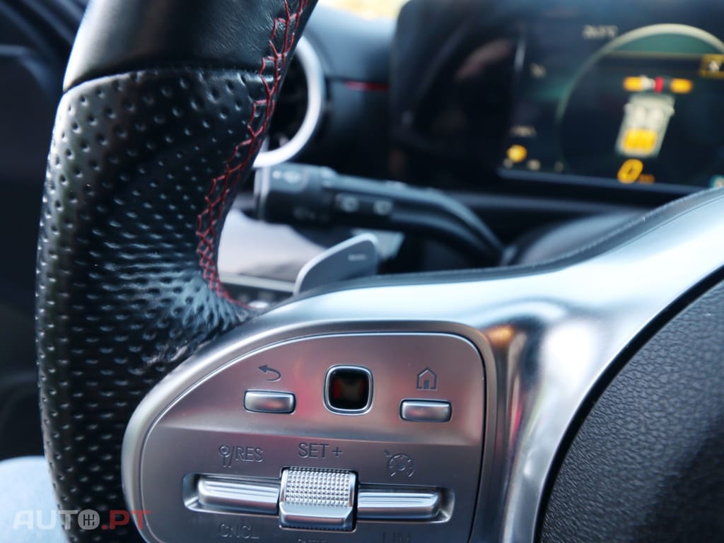 Mercedes-Benz A 180 d AMG Line Aut. — fotografia 14