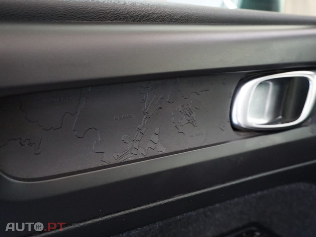 Volvo XC40 1.5 T3 Momentum Tech Edition