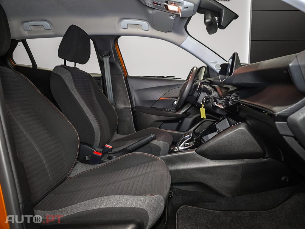 Peugeot 2008 1.2 PureTech Active Pack EAT8