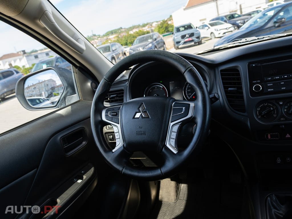 Mitsubishi L200 2.3 DI-D CD Invite Strakar Look 4WD