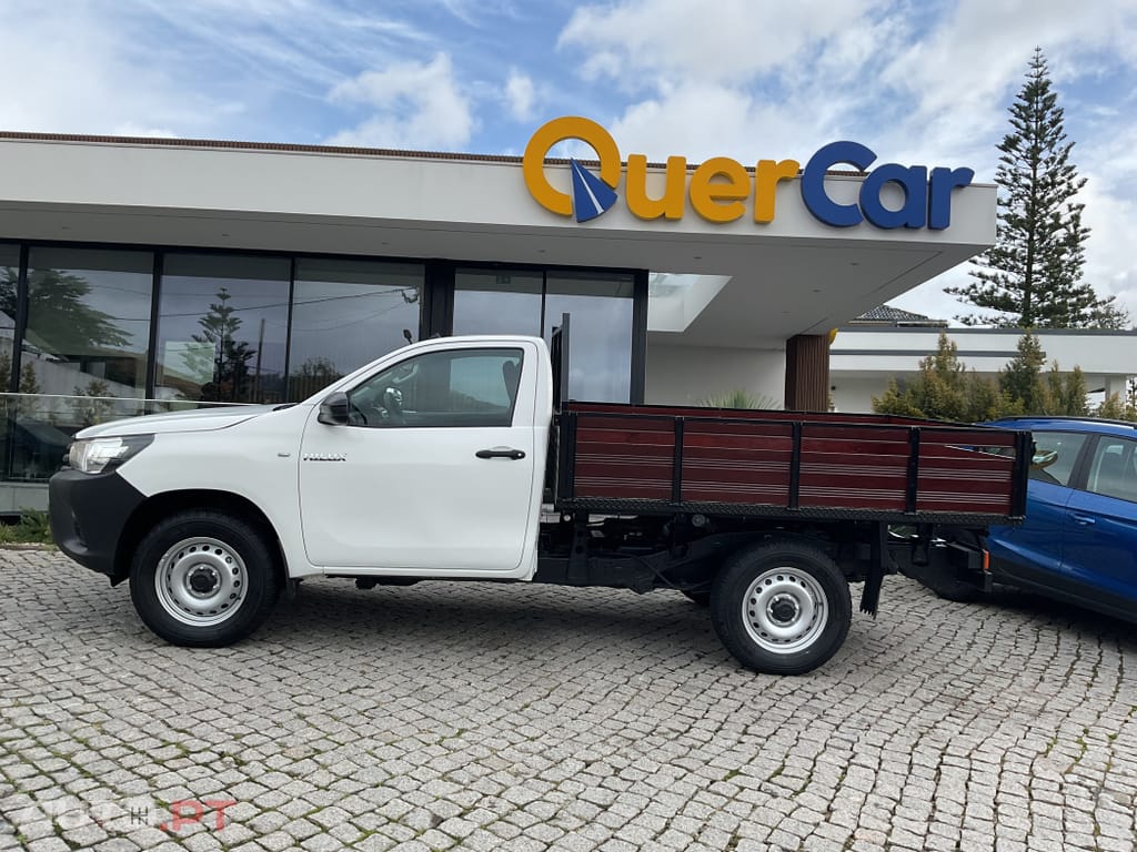 Toyota Hilux 2.4 D-4D 2WD CE