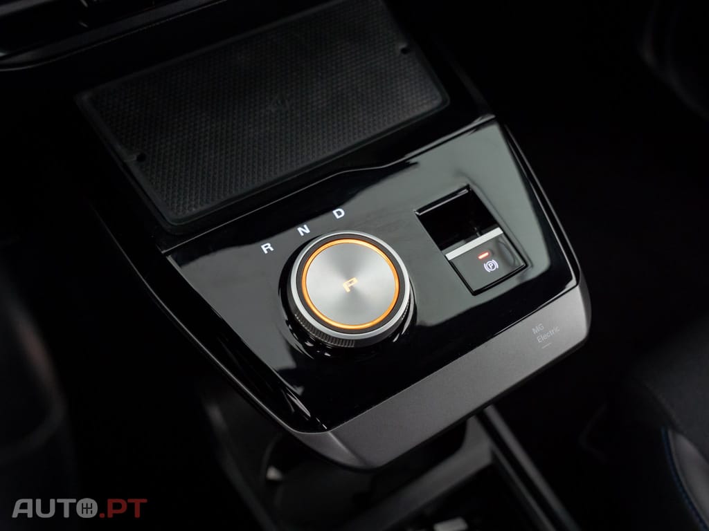 MG MG4 77 kWh Extended Range Luxury