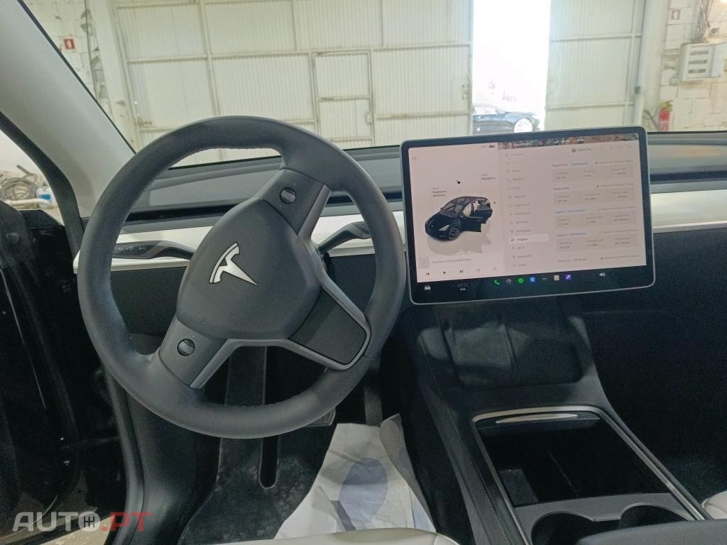 Tesla Model Y RWD