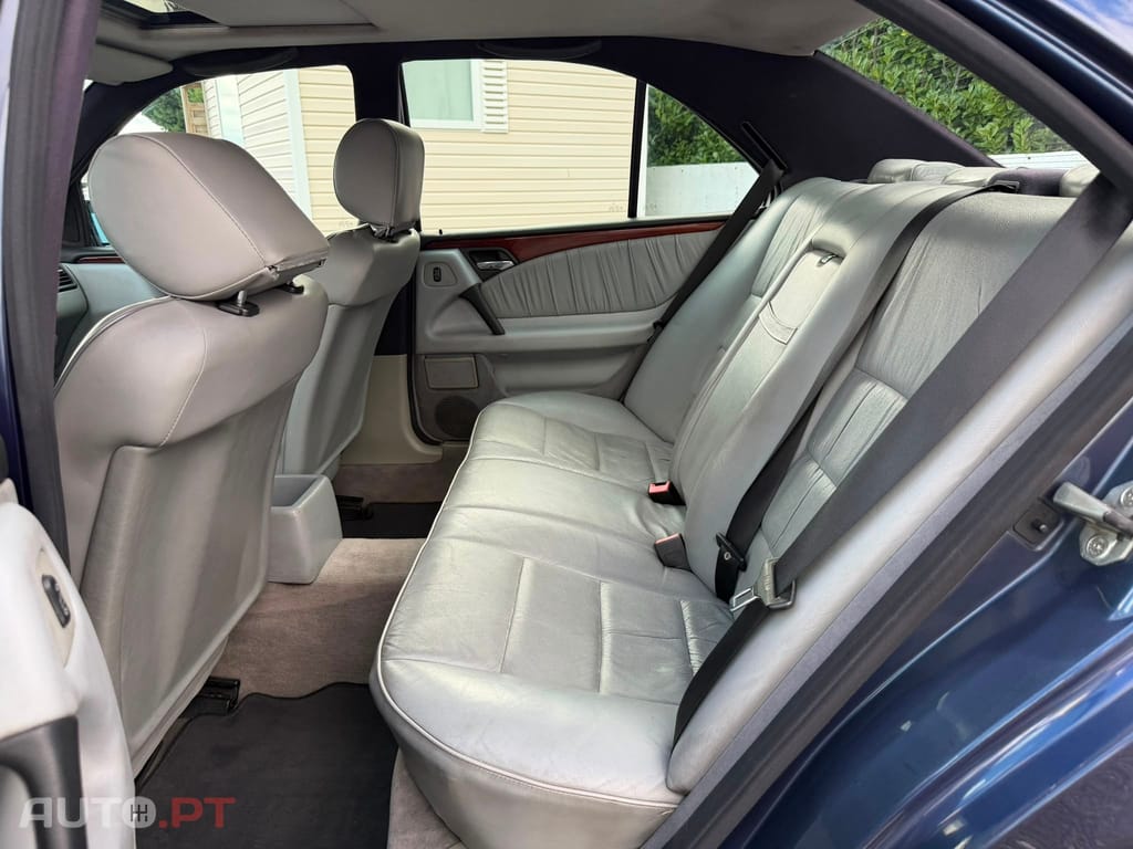 Mercedes-Benz E 220 D Classic