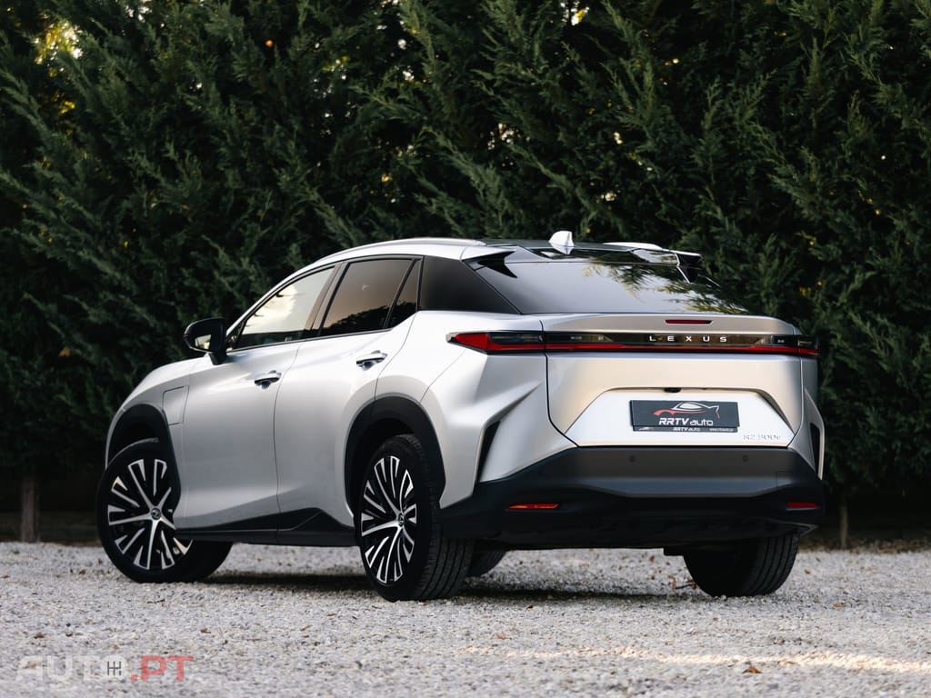 Lexus RZ Premium