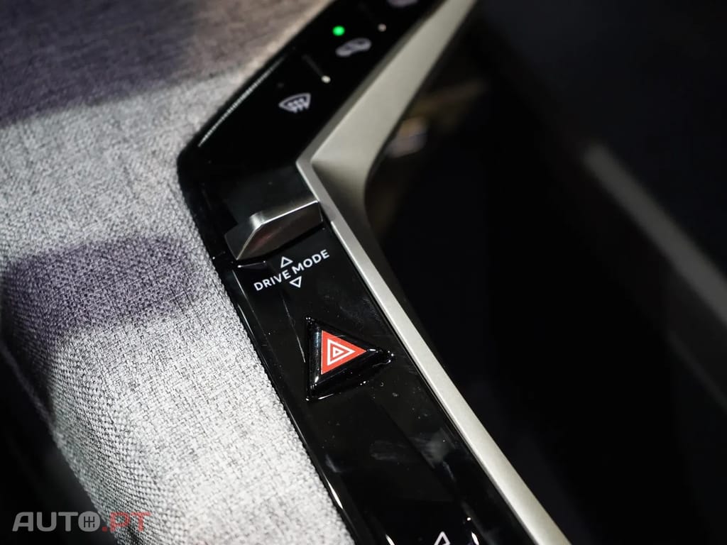 Peugeot 3008 1.2 Hybrid Allure e-DCS6