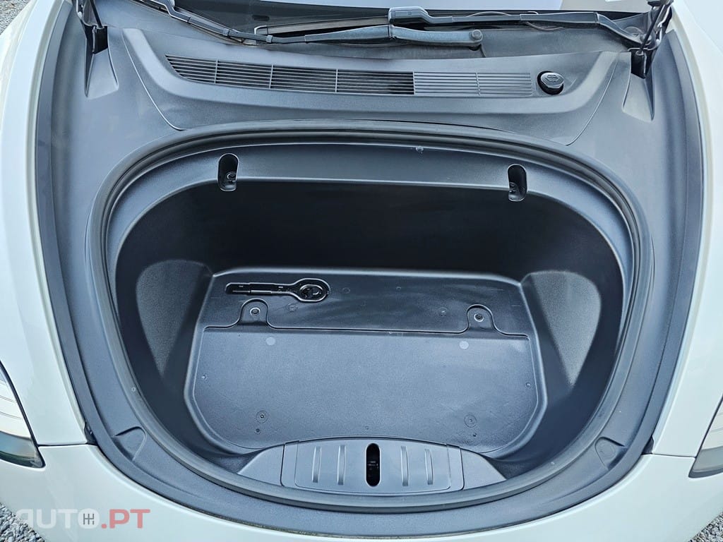 Tesla Model 3 Standard Range Plus RWD