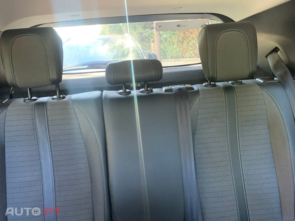 Peugeot E-2008 Allure Pack