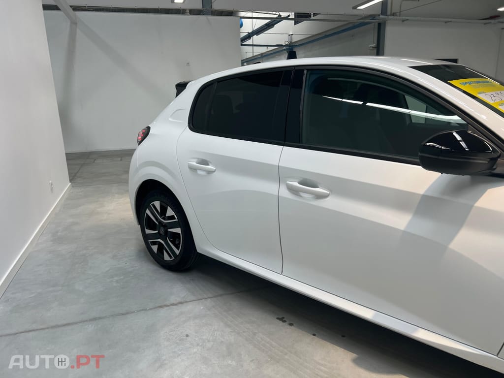 Peugeot 208 1.2 Hybrid Allure e-DCS6